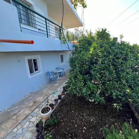 Papreos Studio Apartament *